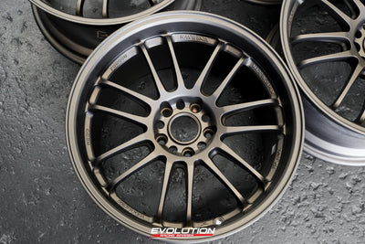 Rays Volk Racing RE30 18x10.5 +25 +18 5x114.3 Staggered Setup